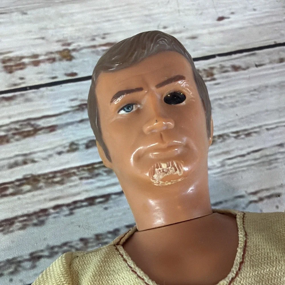 VINTAGE 1975 BIONIC SIX MILLION DOLLAR MAN ACTION FIGURE DOLL AND ACCESSORIES